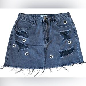 Forever 21 Women’s Black distressed Mini Skirt Size 30